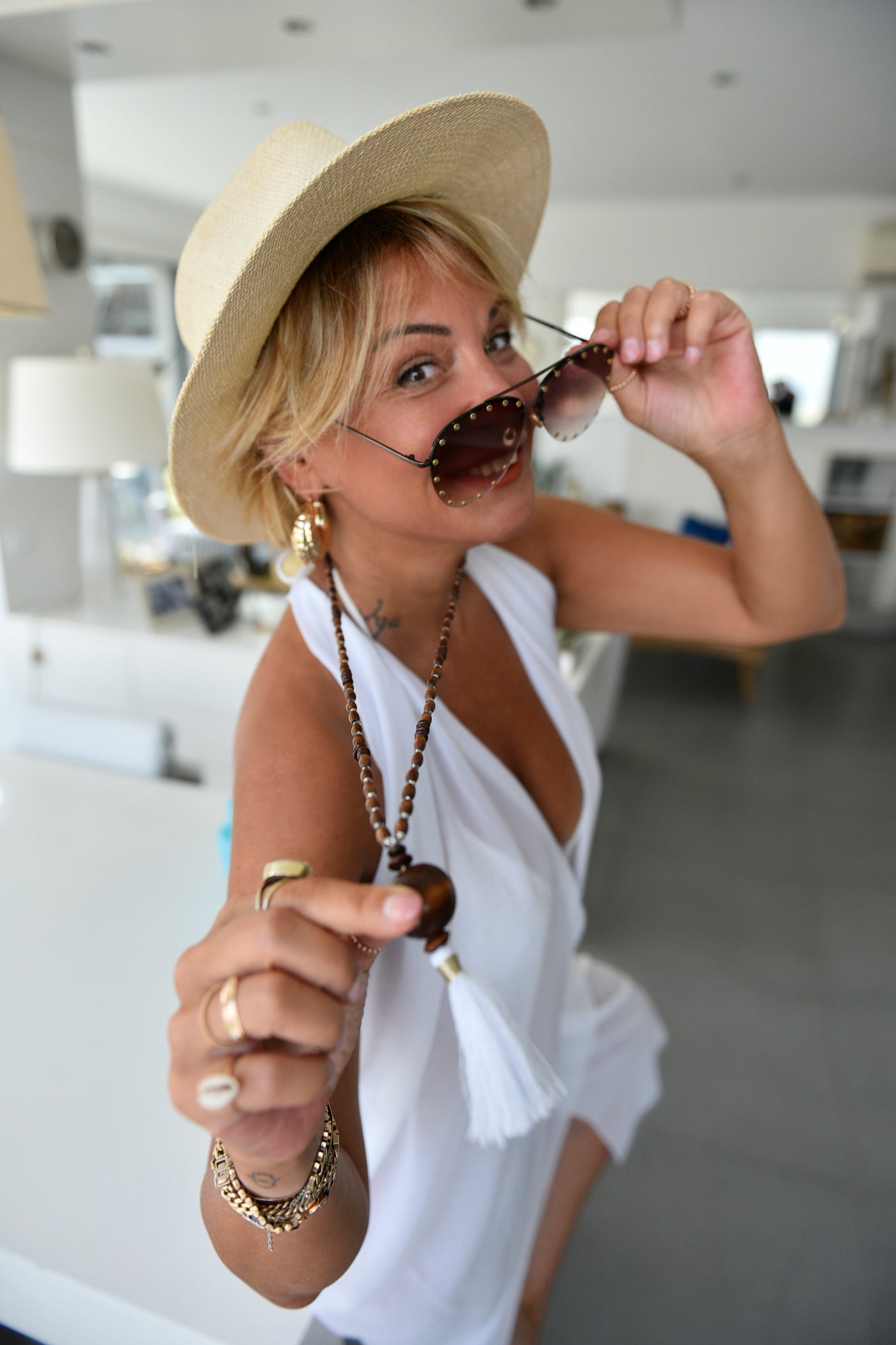 Beyaz Püskül Kolye